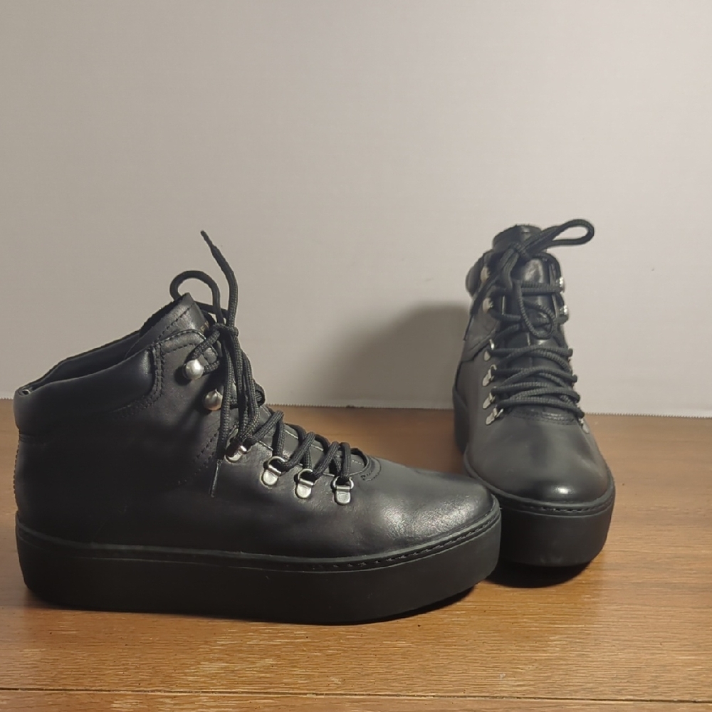 New Urban Outfitters.Vagabond Jessie Black Leather Sneaker Boots Eur 38 US 7